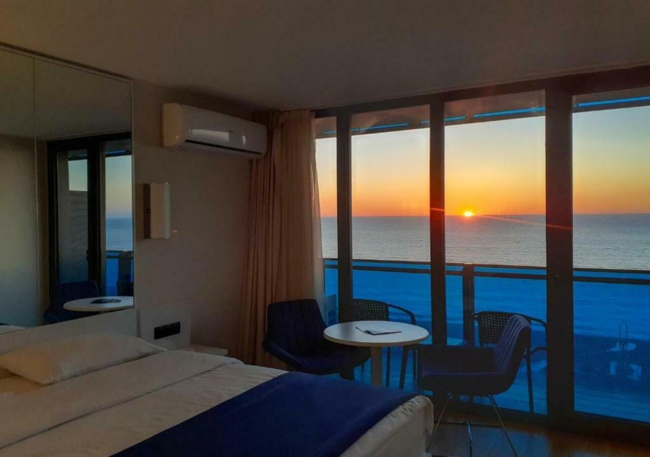 Aparthotel Orbi City Sea View 바투미 외부 사진